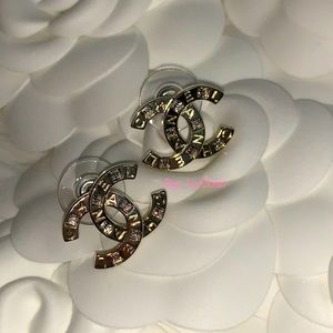 ❌❌SOLD❌❌Chanel 21P CC gold earrings with crystals
